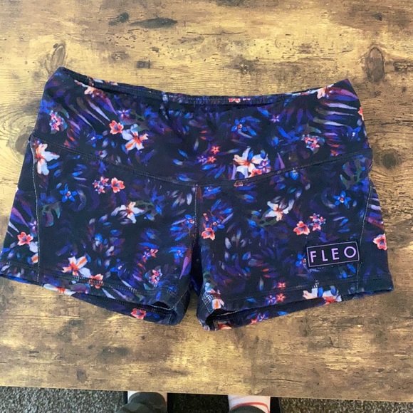 Fleo shorts size medium - Picture 1 of 3